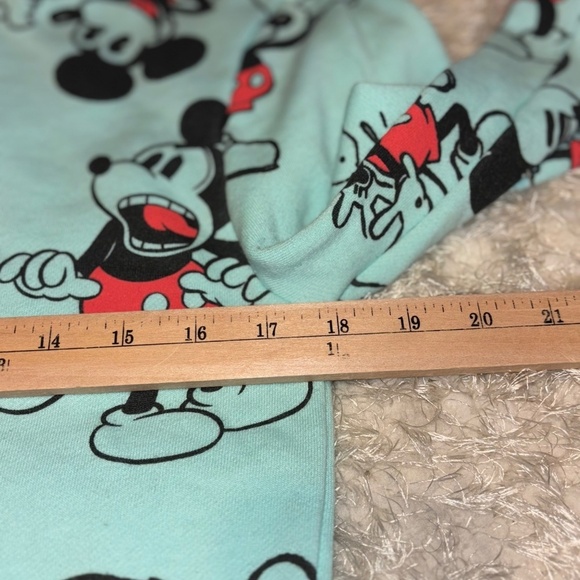 Disney kids large crewneck excellent condition - Picture 9 of 9